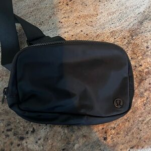 LULULEMON// belt bag
